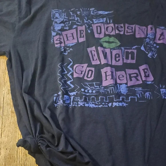 American Eagle Outfitters Black Graphic Tee - Picture 5 of 6